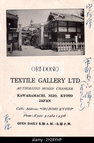 Alte Vintage-Broschüre aus den späten 1950er und frühen 1960er Jahren für Ori-dono Textile Gallery Ltd in Nijo. Kyoto, Japan mit japanischen handgeschriebenen Schriftzeichen Stockfoto