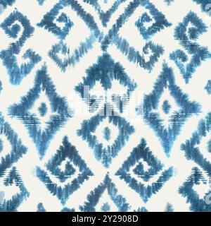 Nahtloses Ikat-Muster im Boho-Stil mit Aquarellfarben. Marineblaue Farbelemente auf milchweißem Hintergrund. Handgezeichnete abstrakte Textur mit Aquarell. Drucken Stockfoto