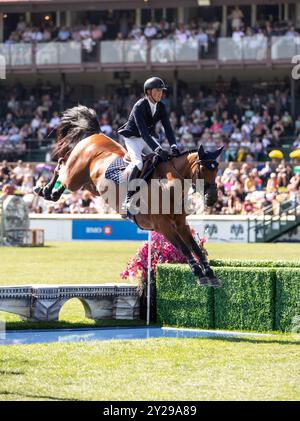 Calgary, Kanada - 8. September 2024. Ben Maher aus Großbritannien und Riding Dallas Vegas Batilly treten in der ersten Runde der 1,60 m langen CPKC Internationa an Stockfoto