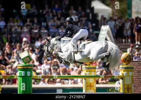 Calgary, Kanada - 8. September 2024. Darragh Kenny aus Irland und Riding VDL Cartello treten in der ersten Runde des 1,60 m langen CPKC International an Stockfoto