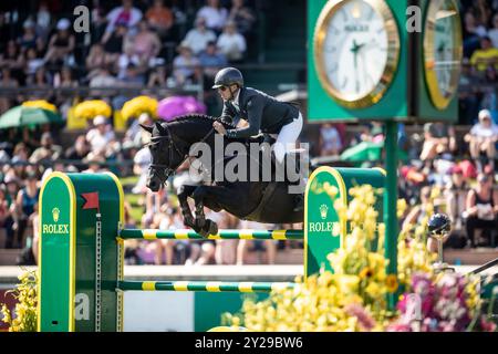 Calgary, Kanada - 8. September 2024. Kristaps Neretnieks aus Lettland und Riding Palladium KJV treten in der ersten Runde des 1,60 m langen CPKC International du an Stockfoto