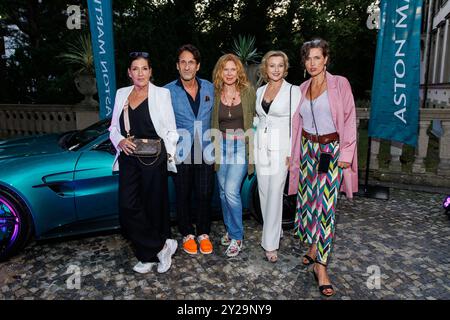 Party Halbfinalrunde der Jury - Emmy Awards Katy Karrenbauer, Falk Willy Wild, Marion Kracht, Dana Golombek und Julia Bremermann beim Cocktail Prolonge anlässlich der Halbfinalrunde der Jury für die International Emmy Awards im Schlosshotel Berlin von Patrick Hellmann am 09.09.2024 in Berlin. *** Party Halbfinalrunde der Emmy Awards Katy Karrenbauer, Falk Willy Wild, Marion Kracht, Dana Golombek und Julia Bremermann bei der Cocktail Prolonge anlässlich der Halbfinalrunde der Jury für die International Emmy Awards im Schlosshotel Berlin von Patrick Hellmann am 09 0 Stockfoto