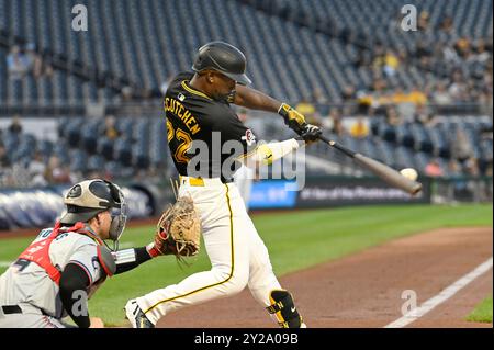 Pittsburgh, Usa. September 2024. Der Pittsburgh Pirates Outfield Andrew McCutchen (22) trifft im dritten Inning gegen die Miami Marlins am Montag, den 9. September 2024 in Pittsburgh eine doppelte Grundregel. Foto: Archie Carpenter/UPI Credit: UPI/Alamy Live News Stockfoto