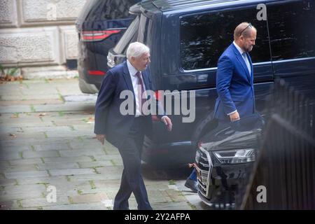 London, England, Großbritannien. September 2024. Sir DAVID ATTENBOROUGH kommt über die Hintertür in der Downing Street 10 an. (Kreditbild: © Tayfun Salci/ZUMA Press Wire) NUR REDAKTIONELLE VERWENDUNG! Nicht für kommerzielle ZWECKE! Stockfoto