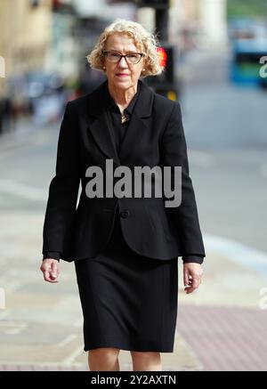 Die Vorsitzende der Untersuchung Lady Justice Thirlwall trifft im Rathaus von Liverpool ein, bevor sie die Morde und versuchten Morde an Babys durch die Krankenschwester Lucy Letby behandelt. Die Untersuchung wird untersuchen, wie die Schwester in der Lage war, Babys auf der neonatalen Einheit der Countess of Chester Hospital zu ermorden. Letby wurde wegen der Morde an sieben Babys und der versuchten Morde an sieben anderen Kindern mit zwei Versuchen an einem Kind verurteilt, als sie zwischen Juni 2015 und Juni 2016 auf der Neugeborenenstation des Krankenhauses arbeitete. Letby bedient 15 lebenslange Befehle und ist damit die vierte Frau in der Geschichte Großbritanniens, die ihr gesagt wird Stockfoto