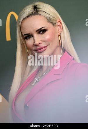 Berlin, Deutschland. September 2024. Daniela Katzenberger kommt zur Eröffnungsveranstaltung der McDonalds Niederlassung in der Alboinstraße. Quelle: Jens Kalaene/dpa/Alamy Live News Stockfoto