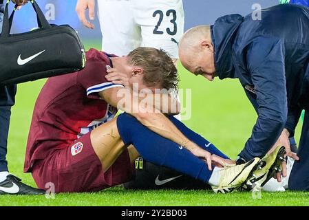 Oslo 20240909. Martin Odegaard mit Verletzung und großen Schmerzen während des Nations League-Fußballspiels zwischen Norwegen und Österreich im Ullevaal-Stadion. Foto: Terje Pedersen / NTB Stockfoto