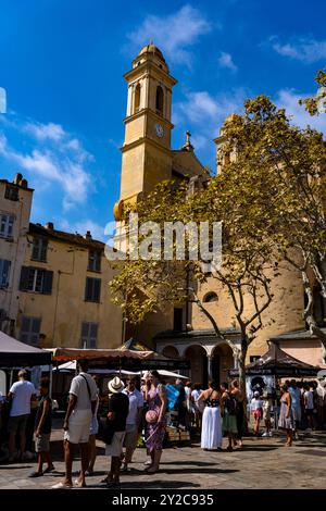 Die Barockkirche Eglise Saint Jean-Baptiste, erbaut zwischen 1636 und 1666 in Bastia, Korsika, Frankreich. Stockfoto