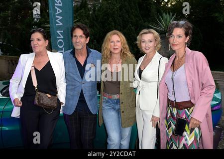 Katy Karrenbauer, Falk-Willy Wild, Marion Kracht, Dana Golombek und Julia Bremermann beim Cocktail Prolonge anlässlich der Halbfinalrunde der Internationalen Emmy Awards 2024 im Schlosshotel Berlin von Patrick Hellmann. Berlin, 09.09.2024 *** Katy Karrenbauer, Falk Willy Wild, Marion Kracht, Dana Golombek und Julia Bremermann bei der Cocktail Prolonge anlässlich der Halbfinalrunde der Jury der International Emmy Awards 2024 im Schlosshotel Berlin von Patrick Hellmann Berlin, 09 09 2024 Foto:XF.xKernx/xFuturexImagex Extenge 4819 Stockfoto