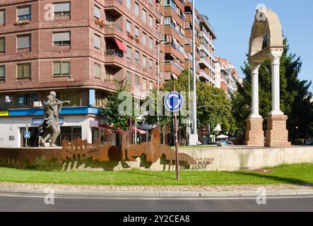 Skulptur des Heiligen Johannes von Gott, der einem Kranken zum 425. Jahrestag der Gründung des Ordens Palencia Castil und Leon Spanien hilft Stockfoto