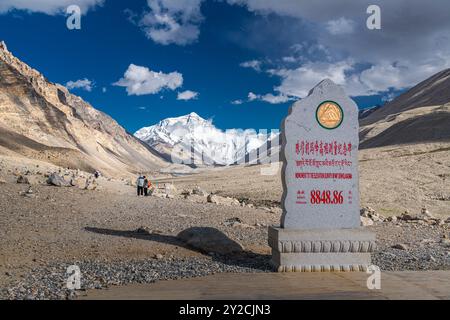 Der Mount Everest vom North Base Camp liegt in Tibet auf 5.150 Metern. Mt. Der Everest ist von der Aussichtsplattform aus deutlich zu sehen und er ist herrlich Stockfoto