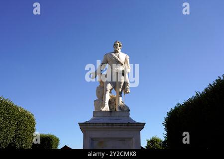 Statue von König Heinrich IV. Auf dem Place Royale in Pau, Pyrenäen, Frankreich, Europa | Statue von König Heinrich IV. In Place Royale, Pau, Pyrénées, Fra Stockfoto