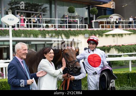 Ascot, Berkshire, Großbritannien. September 2024. BRIONI, geritten von Jockey James Doyle, gewinnt am 2. Tag des Big Food and Drink Festivals auf der Ascot Racecourse in Berkshire die britische Hi-Fi Show Live vom 21. Bis 22. September. Besitzerin Mrs. M C Sweeney & Alan King, Trainer Alan King. Kredit: Maureen McLean/Alamy Stockfoto