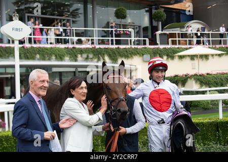 Ascot, Berkshire, Großbritannien. September 2024. BRIONI, geritten von Jockey James Doyle, gewinnt am 2. Tag des Big Food and Drink Festivals auf der Ascot Racecourse in Berkshire die britische Hi-Fi Show Live vom 21. Bis 22. September. Besitzerin Mrs. M C Sweeney & Alan King, Trainer Alan King. Kredit: Maureen McLean/Alamy Stockfoto