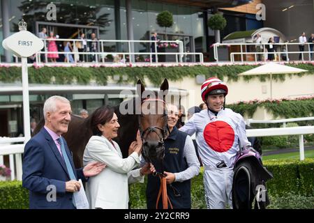 Ascot, Berkshire, Großbritannien. September 2024. BRIONI, geritten von Jockey James Doyle, gewinnt am 2. Tag des Big Food and Drink Festivals auf der Ascot Racecourse in Berkshire die britische Hi-Fi Show Live vom 21. Bis 22. September. Besitzerin Mrs. M C Sweeney & Alan King, Trainer Alan King. Kredit: Maureen McLean/Alamy Stockfoto