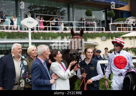 Ascot, Berkshire, Großbritannien. September 2024. BRIONI, geritten von Jockey James Doyle, gewinnt am 2. Tag des Big Food and Drink Festivals auf der Ascot Racecourse in Berkshire die britische Hi-Fi Show Live vom 21. Bis 22. September. Besitzerin Mrs. M C Sweeney & Alan King, Trainer Alan King. Kredit: Maureen McLean/Alamy Stockfoto