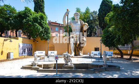 Rom, Italien, der Koloss von Konstantin wurde von der Kapitolinischen Superintendenz und der Fondazione Prada nur redaktionell rekonstruiert. Stockfoto