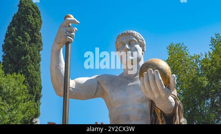 Rom, Italien, der Koloss von Konstantin wurde von der Kapitolinischen Superintendenz und der Fondazione Prada nur redaktionell rekonstruiert. Stockfoto