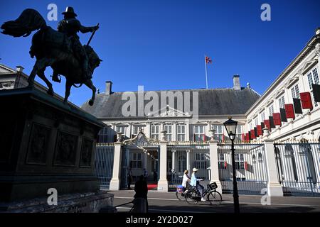 Den Haag, Niederlande - 28. August 2024: Noordeinde Palace (Paleis Noordeinde), einer von drei offiziellen Palästen der niederländischen Königsfamilie Stockfoto