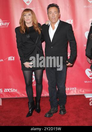 Patti Scialfa & Bruce SpringsteenThe MusiCares 2013 Person of the Year Tribut fand im Los Angeles Convention Center, West Hall in Los Angeles, Kalifornien, statt Stockfoto