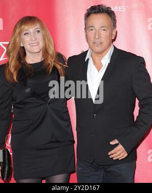 Patti Scialfa & Bruce SpringsteenThe MusiCares 2013 Person of the Year Tribut fand im Los Angeles Convention Center, West Hall in Los Angeles, Kalifornien, statt Stockfoto