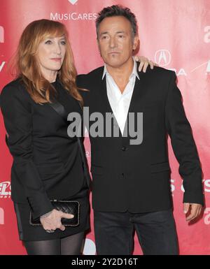 Patti Scialfa & Bruce SpringsteenThe MusiCares 2013 Person of the Year Tribut fand im Los Angeles Convention Center, West Hall in Los Angeles, Kalifornien, statt Stockfoto