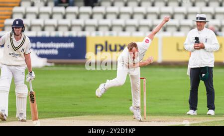 Worcester, Großbritannien. September 2024. Aufgenommen am 10. September 2024 in Worcester, Großbritannien, im Worcestershire County Cricket Club, New Road, Worcester. Das Bild ist Platz 6, Matthew Waite aus Worcestershire in Action Bowling während des Spiels der Vitality County Championship 2024 zwischen Worcestershire CCC und Warwickshire CCC. Das Bild ist nur für redaktionelle Zwecke bestimmt – Vermerk: Stu Leggett/Alamy Live News Stockfoto