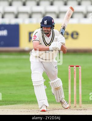 Worcester, Großbritannien. September 2024. Aufgenommen am 10. September 2024 in Worcester, Großbritannien, im Worcestershire County Cricket Club, New Road, Worcester, abgebildet ist #35, will Rhodes aus Warwickshire in Aktion während des Spiels der Vitality County Championship 2024 zwischen Worcestershire CCC und Warwickshire CCC. Das Bild ist nur für redaktionelle Zwecke bestimmt – Credit: Stu Leggett/Alamy Live News Stockfoto