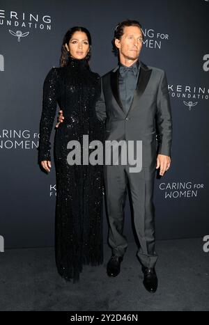 9. September 2024, New York, New York, USA: Model CAMILA ALVES MCCONAUGHEY und ihr Mann Schauspieler MATTHEW MCCONAUGHEY beim 3. Jährlichen Caring for Women Dinner im Pool der Kering Foundation. (Kreditbild: © Nancy Kaszerman/ZUMA Press Wire) NUR REDAKTIONELLE VERWENDUNG! Nicht für kommerzielle ZWECKE! Stockfoto