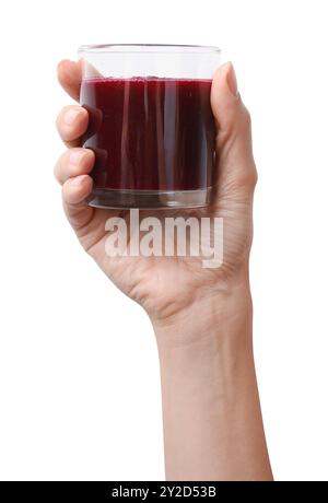 Frau, die ein Glas frischer Rote-Bete-Smoothie auf weiß hält, Nahaufnahme Stockfoto