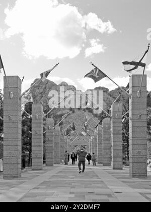 Touristen besuchen das Mount Rushmore National Memorial, South Dakota, USA. Stockfoto