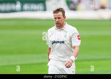 Worcester, Großbritannien. September 2024. Aufgenommen in Worcester, Großbritannien am 10. September 2024 im Worcestershire County Cricket Club, New Road, Worcester das Bild ist #67, Logan Van Beek aus Worcestershire, während er sich auf das Bowl während des Spiels der Vitality County Championship 2024 zwischen Worcestershire CCC und Warwickshire CCC vorbereitet. Das Bild ist nur für redaktionelle Zwecke bestimmt – Credit: Stu Leggett/Alamy Live News Stockfoto