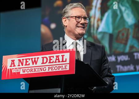 Brighton, Großbritannien. September 2024. Sir Keir Starmer, Premierminister des Vereinigten Königreichs, spricht auf der jährlichen Konferenz des Trades Union Congress (TUC) im Brighton Centre in Brighton. Dies ist das erste Mal, dass ein Premierminister der Labour Party auf der TUC-Konferenz seit 15 Jahren spricht. Quelle: Imageplotter/Alamy Live News Stockfoto