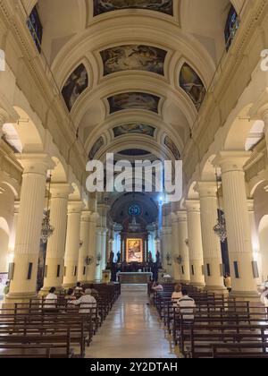 Das Schiff der Kathedrale unserer Lieben Frau von der Inkarnation in San Miguel de Tucumán, Argentinien. Stockfoto