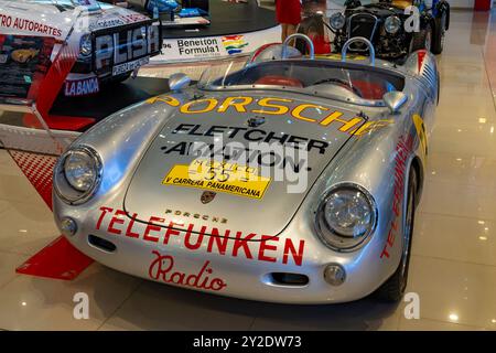 Ein 1954er Porsche 550 Spyder-Nachbau im Museo Termas de Rio Hondo, Termas de Rio Hondo, Argentinien. Stockfoto