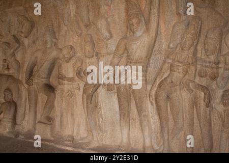 Steinschnitzereien, die Varaha-Höhle; Mahaballipuram, Tamil Nadu, Indien, Asien, atemberaubende Schnitzereien, die im 7. Jahrhundert in den lebenden Felsen geschnitten wurden. Stockfoto