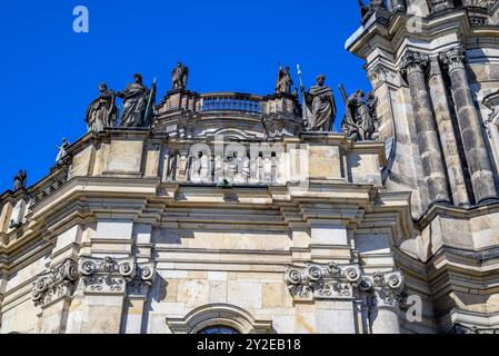 Dresdner Dom der Heiligen Dreifaltigkeit (katholische Hofkirche) am Theaterplatz in Dresden, Sachsen, Deutschland Stockfoto