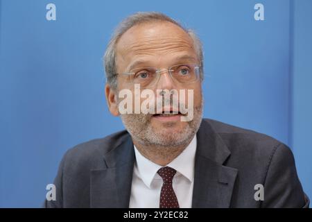 Dr. Felix Klein, Beauftragter der Bundesregierung für jüdisches Leben in Deutschland und den Kampf gegen Antisemitismus, Deutschland, Berlin, Bundespressekonferenz, Thema: 5. Gemeinsamer Bericht - Diskriminierung in Deutschland *** Dr. Felix Klein, Beauftragter der Bundesregierung für das jüdische Leben in Deutschland und die Bekämpfung des Antisemitismus, Deutschland, Berlin, Bundespressekonferenz, Thema 5 gemeinsamer Bericht zur Diskriminierung in Deutschland Stockfoto