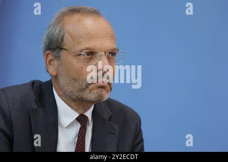 Dr. Felix Klein, Beauftragter der Bundesregierung für jüdisches Leben in Deutschland und den Kampf gegen Antisemitismus, Deutschland, Berlin, Bundespressekonferenz, Thema: 5. Gemeinsamer Bericht - Diskriminierung in Deutschland *** Dr. Felix Klein, Beauftragter der Bundesregierung für das jüdische Leben in Deutschland und die Bekämpfung des Antisemitismus, Deutschland, Berlin, Bundespressekonferenz, Thema 5 gemeinsamer Bericht zur Diskriminierung in Deutschland Stockfoto