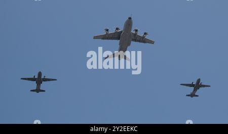 DIE MILITÄRPARADE AM 14. JULI ÜBER PARIS Stockfoto