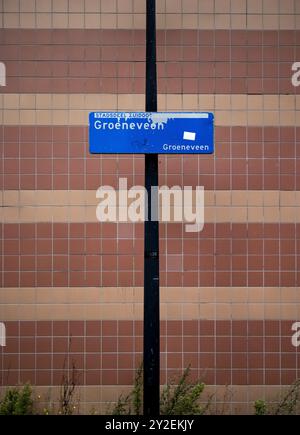 AMSTERDAM - Äußere des Groeneveen Apartmentgebäudes. Verwandte und andere interessierte werden Zugang zu Archivdokumenten über den tödlichen Flugzeugabsturz 32 Jahre nach dem Bijlmervliegramp haben. Ein Teil des bisher geheimen Archivs wird veröffentlicht. Es gibt immer noch Fragen über die Katastrophe, und in der Vergangenheit gab es viele Spekulationen. RAMON VAN FLYMEN niederlande raus - belgien raus Stockfoto