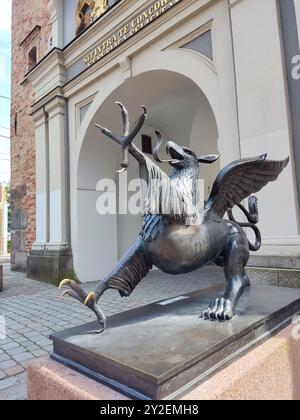 Drachenskulptur am Steintor in Rostock Stockfoto