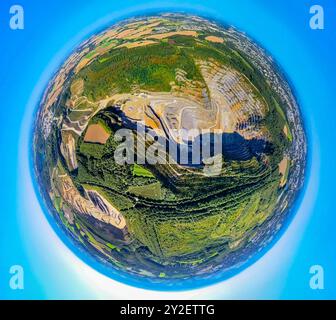 Luftbild, Steinbruch Rützkausen, Rheinkalk Kalksteinbruch, Waldgebiet, Erdkugel, Fischaugen Aufnahme, Fischaugen Aufnahme, 360 Grad Aufnahme, Tiny World, Little Planet, Fisheye Bild, Rützkausen, Wülfrath, Ruhrgebiet, Nordrhein-Westfalen, Deutschland ACHTUNGxMINDESTHONORARx60xEURO *** Luftaufnahme, Steinbruch Rützkausen, Kalksteinbruch Rhein, Waldfläche, Erdkugel, Fisheye-Bild, 360-Grad-Bild, winzige Welt, kleiner Planet, Fisheye-Bild, Rützkausen, Wülfrath, Ruhrgebiet, Nordrhein-Westfalen, Deutschland ATTENTIONxMINDESTHONORARx60xEURO Stockfoto