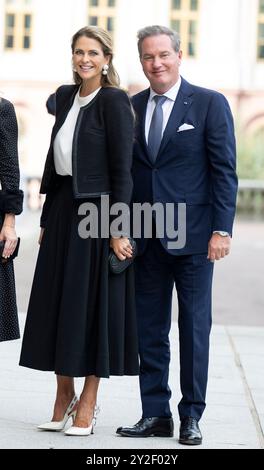 Prinzessin Madeleine von Schweden und Ehemann Chris O’Neill treffen am 10. September 2024 zum Gottesdienst in der Kathedrale von Stockholm ein, bevor das schwedische Parlament Riksdagen in Stockholm eröffnet wurde. Foto: Pontus Lundahl / TT / Code 10050 Stockfoto