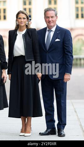 Prinzessin Madeleine von Schweden und Ehemann Chris O’Neill treffen am 10. September 2024 zum Gottesdienst in der Kathedrale von Stockholm ein, bevor das schwedische Parlament Riksdagen in Stockholm eröffnet wurde. Foto: Pontus Lundahl / TT / Code 10050 Stockfoto