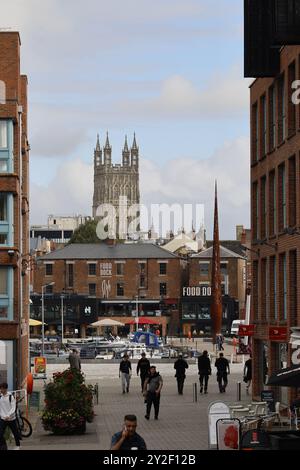 Gloucester Docks, historische Docks Regeneration, Häuser, Büros, Einkaufsmöglichkeiten, Essen und Trinken, Gloucestershire, England, Großbritannien - 10. September 2024 Foto von A Stockfoto