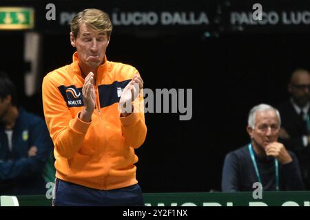 BOLOGNA, ITALIEN - 10. September: Der Kapitän der niederländischen Nationalmannschaft Paul Haarhuis während des Davis Cup-Spiels gegen Belgien in der Unipol Arena in Bologna Stockfoto