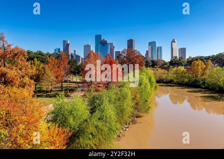 Skyline der Innenstadt von Houston am sonnigen Herbsttag, Houston, Texas, USA. Stockfoto