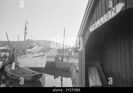 Aktuell 2-6-1973 : der Archipel von der Sonntagsseite Svartskär ist der Name des Ortes, an dem sich die Fernsehserie et kjøpmannshus i skjærgarden befindet. Toralv Maurstad spielt eine große Rolle in der Serie. Aktuell ging die schwedische Westküste hinunter, um den echten Svartskär zu finden. 0g haben wir gefunden. Es heißt nicht Svartskär, sondern Florön. Die meisten Aufnahmen für die Fernsehserie fanden hier statt. Bohuslän und Fjällbacka. Foto: Sverre A. Børretzen ***FOTO NICHT VERARBEITET*** dieser Bildtext wird automatisch übersetzt Stockfoto