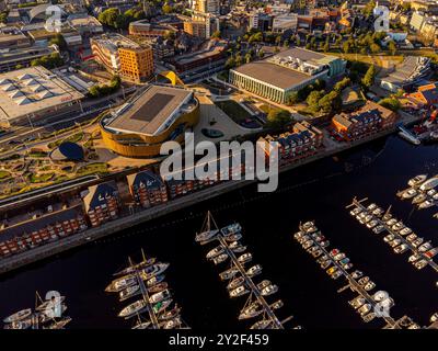 Blick auf die Swansea Marina, Teil des Swansea Waterfront Regenerationsprogramms in West Glamorgan, South Wales, Großbritannien: Phillip Roberts Stockfoto